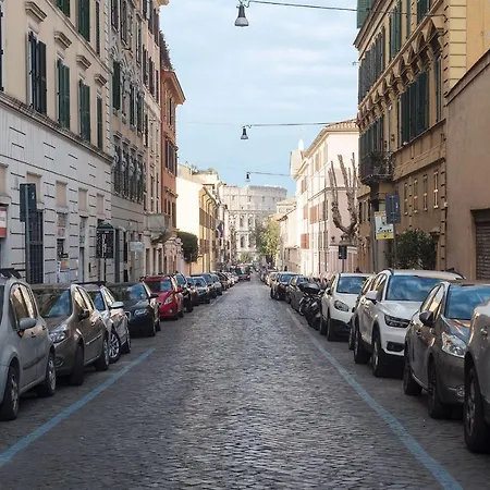 Colosseo & Colle Oppio Cozy Apartment