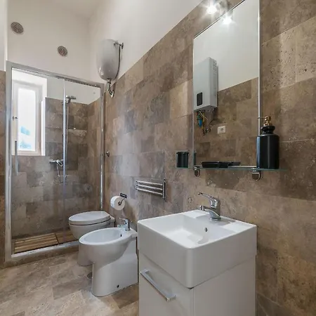 Colosseo & Colle Oppio Cozy Apartment *